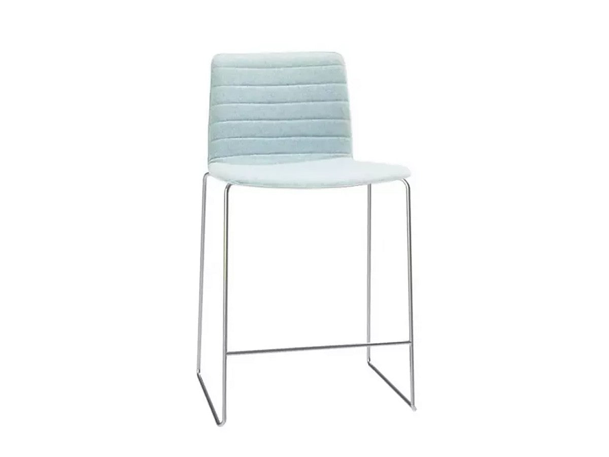 Andreu World Flex Chair サンド Andreu World Flex Chair Stackable Chair Fully Upholstered