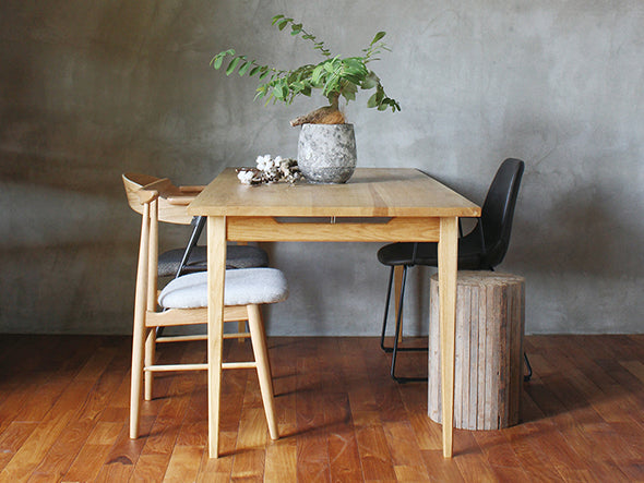 Solo dining table