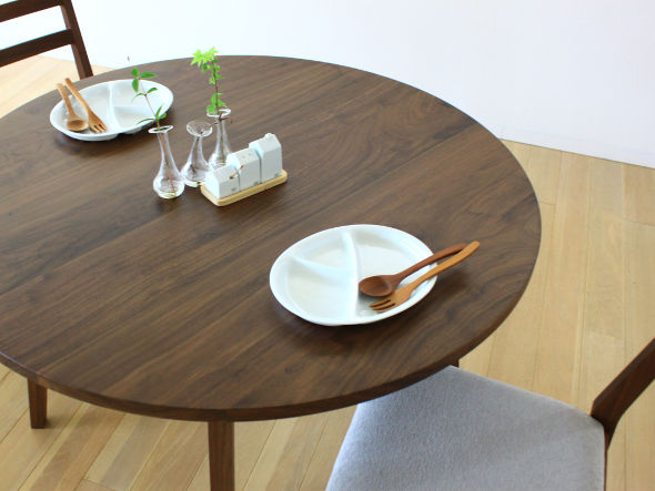 ROUND DINING TABLE