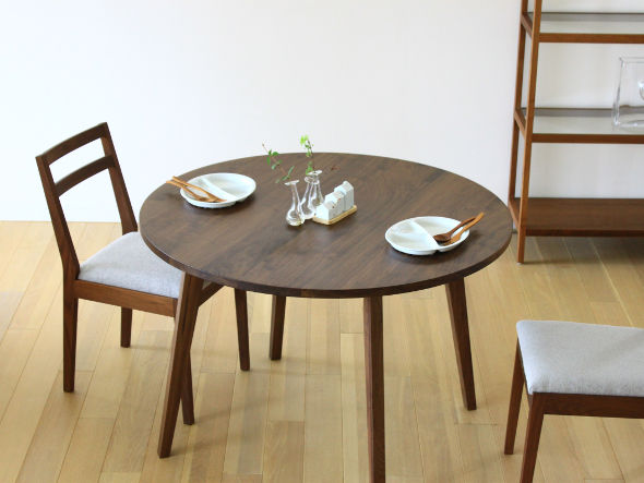 ROUND DINING TABLE