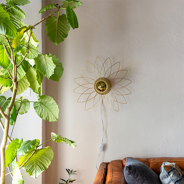 Maurinx Wall with Half Mirror Sphere