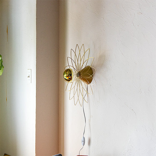 Maurinx Wall with Half Mirror Sphere