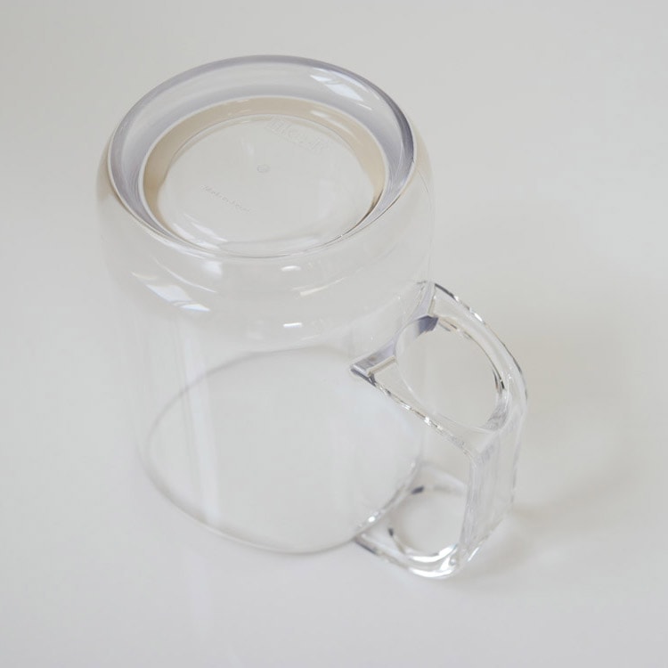 Water-draining stand mug, clear