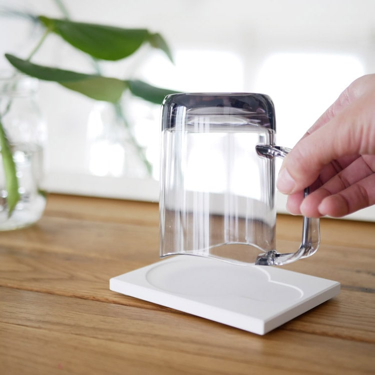 Water-draining stand mug, gray
