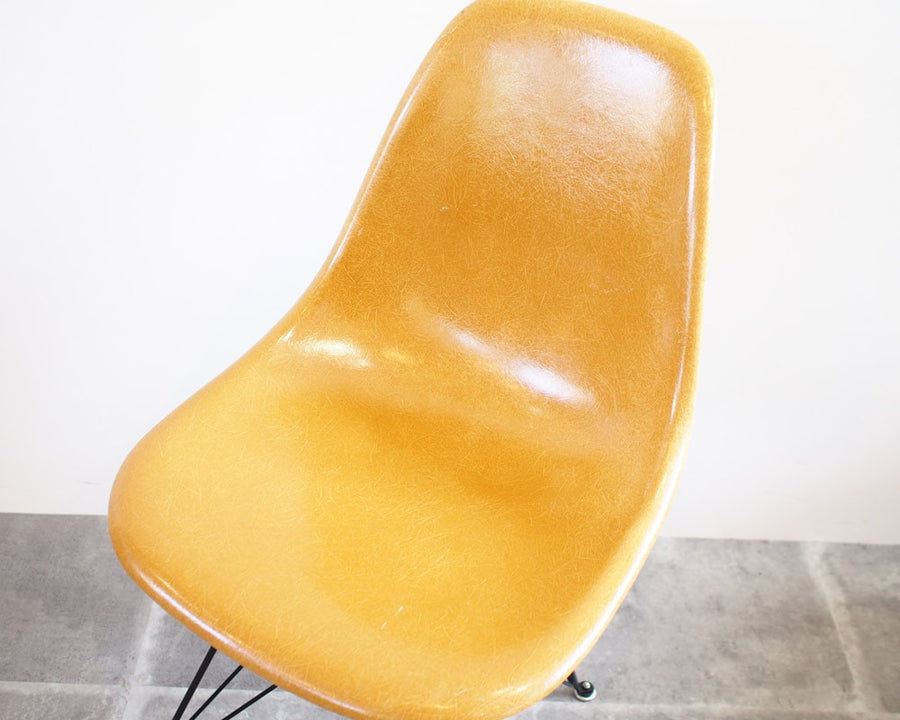 Eames side shell chair キャメル