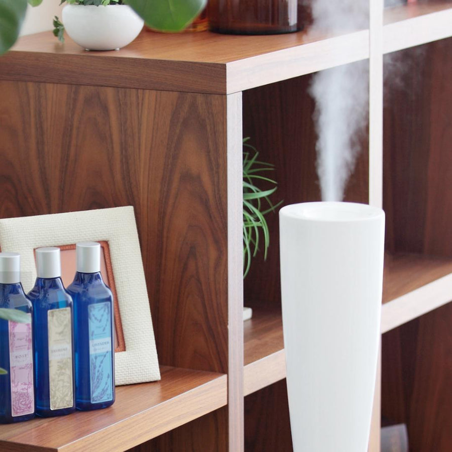 Sablier, a top-fill ultrasonic humidifier with double antibacterial technology that humidifies with beautiful mist, in white