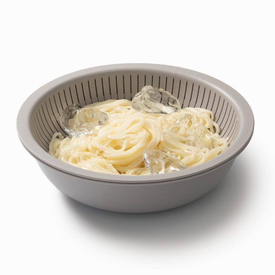 Set of Colander, Shallow Bowl, and Plate (Gray) that can also be used to wash rice