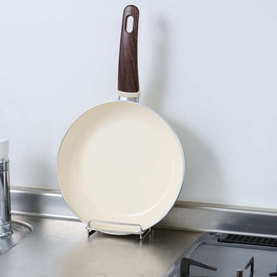Compact frying pan stand