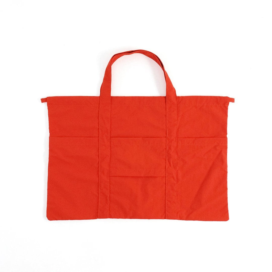 A water-repellent tote bag that can hold a lot of luggage