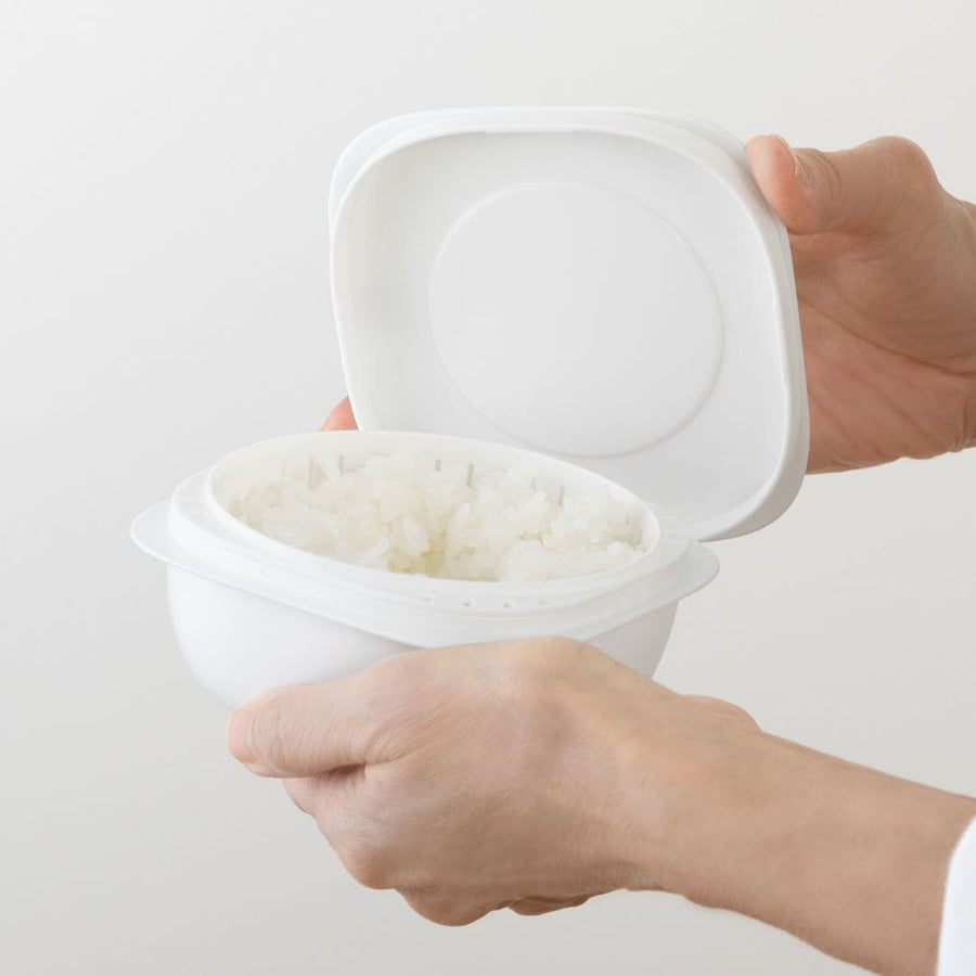 蒸気であたためる冷凍ごはん容器