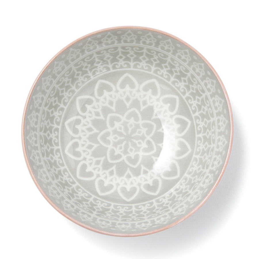 Various plates, small bowls, lace