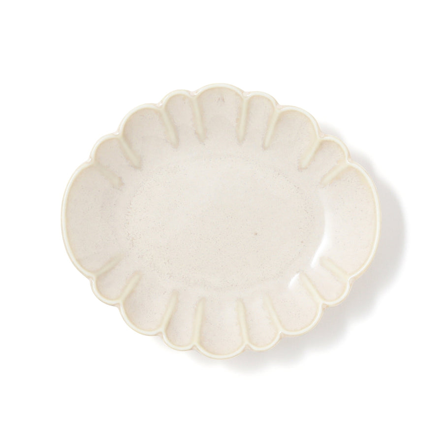 Mino ware small plate, Kikubishi pattern, ivory