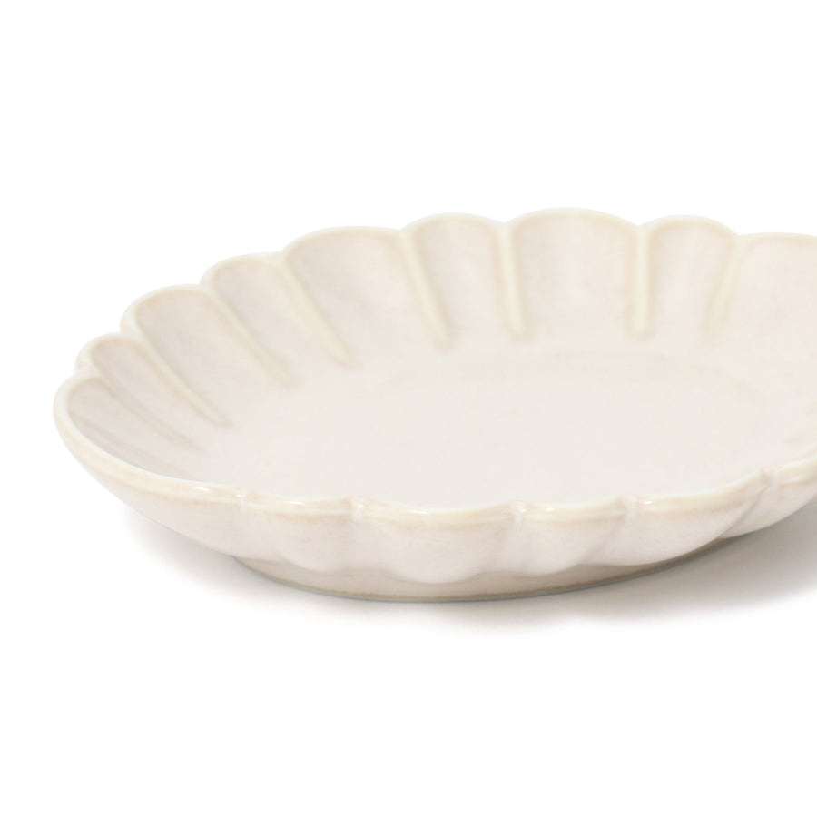 Mino ware small plate, Kikubishi pattern, ivory