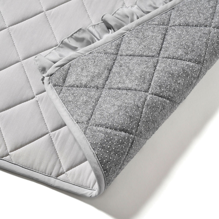 ひんやり キルトラグ フリル M 1850×1300 ライトグレー