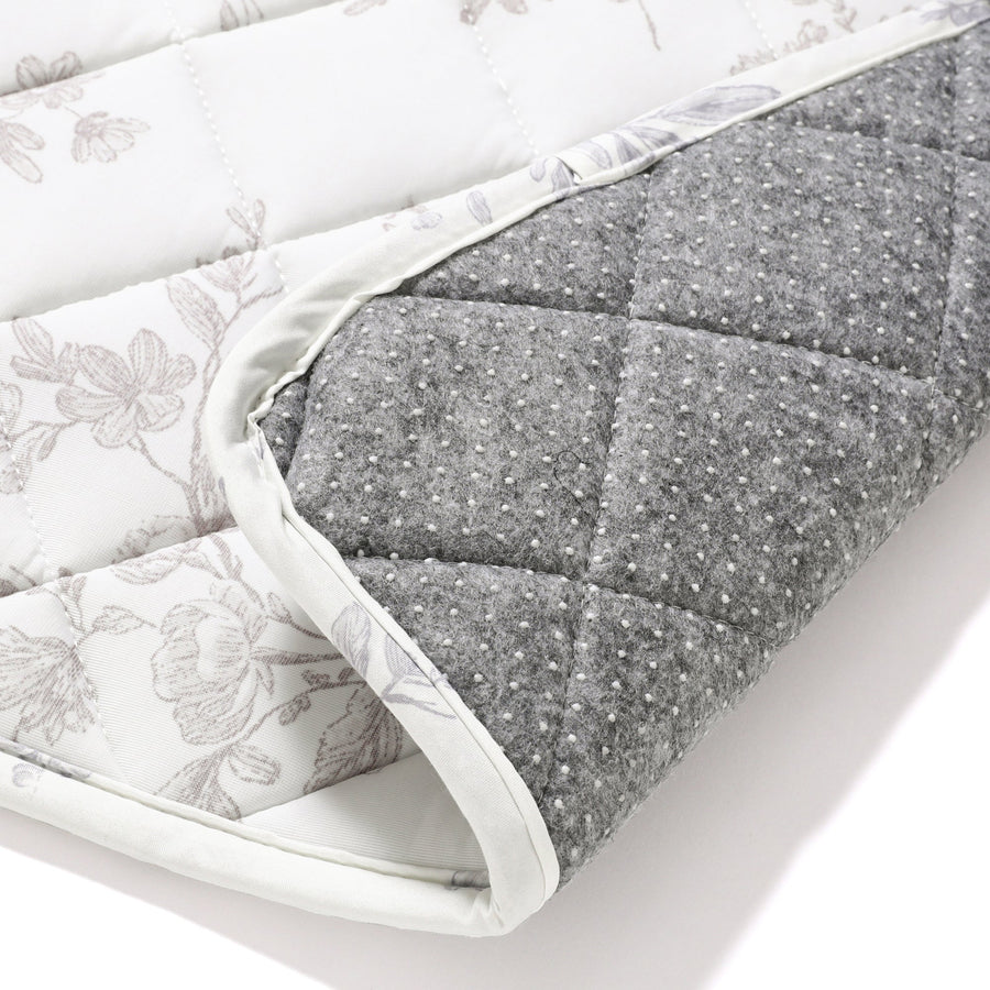 ひんやり キルトラグ クラシックフラワー M 1850×1300 グレー