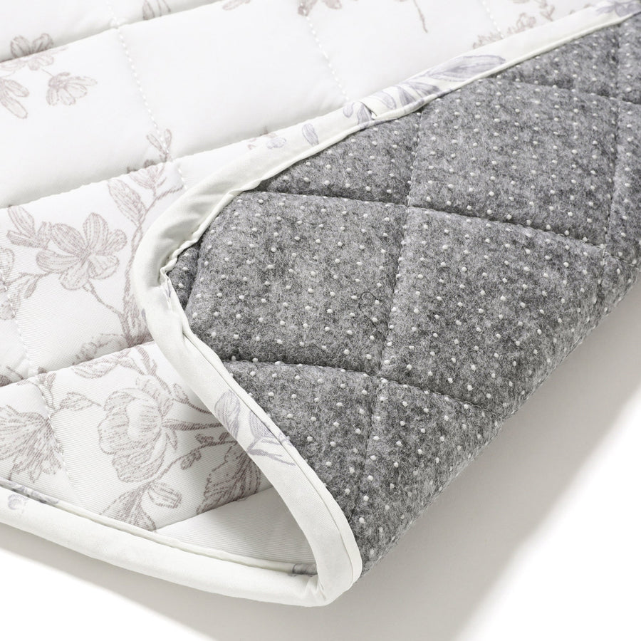 ひんやり キルトラグ クラシックフラワー L 1850×1850 グレー