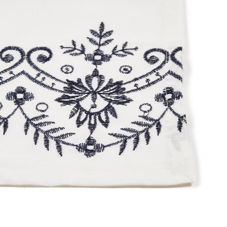 Chaot Tablecloth White (1300 x 1300)