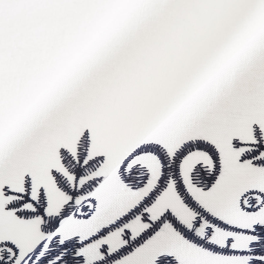 Chaot Tablecloth White (1300 x 1300)