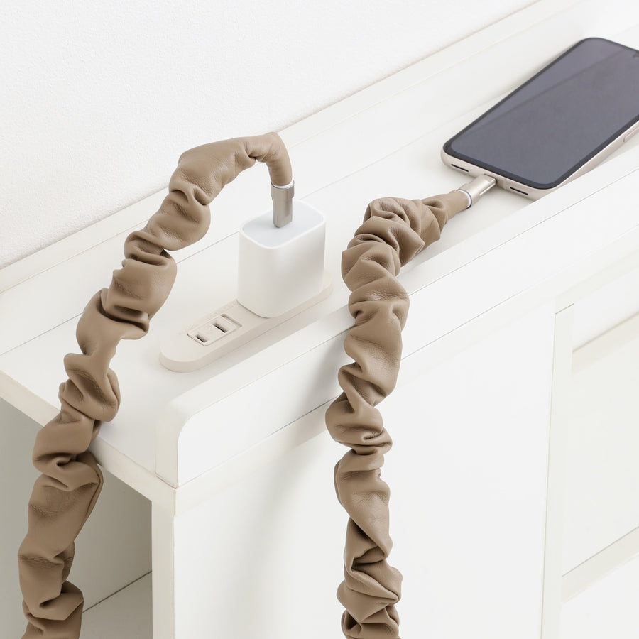 スマホストラップになるUSBケーブル ベージュ