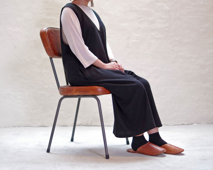 AN LEATHER CHAIR