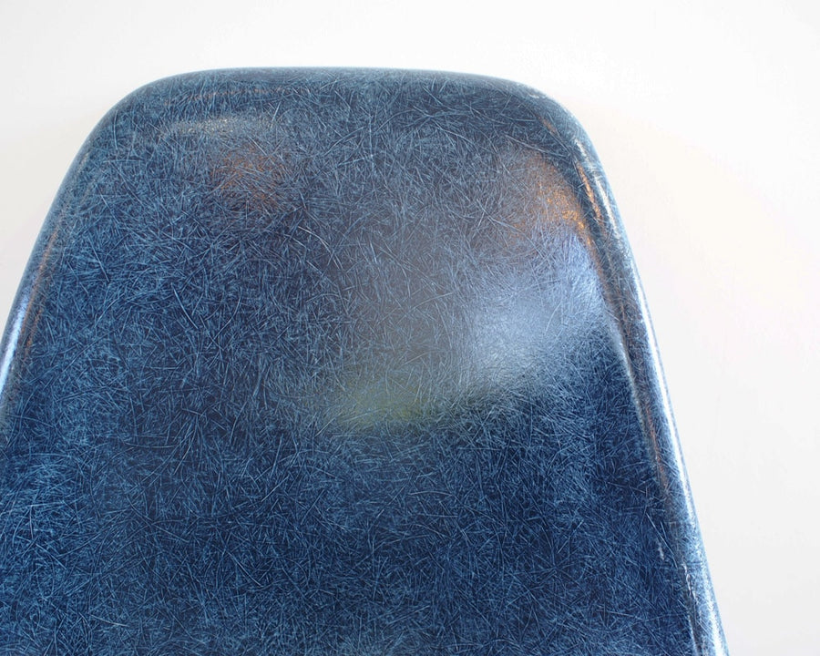 Eames side shell chair ネイビー
