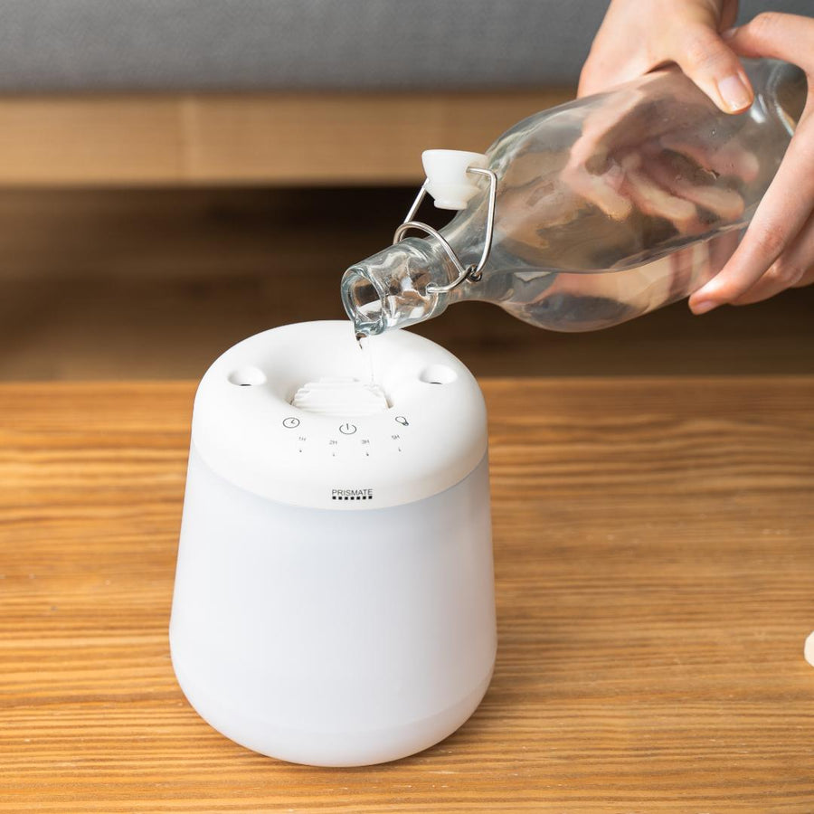 Cordless top-fill humidifier with dual mist function that prevents water from spilling even if it falls over.