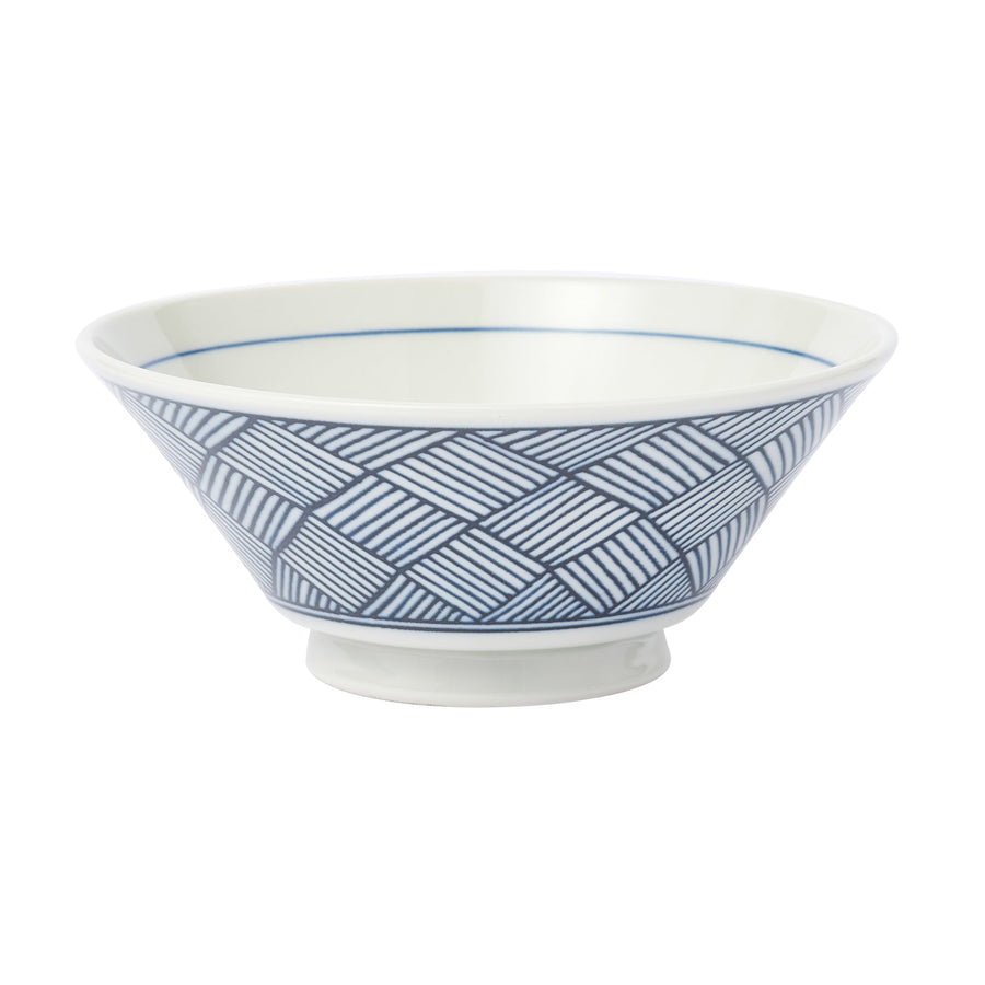 Ramen bowl with net pattern