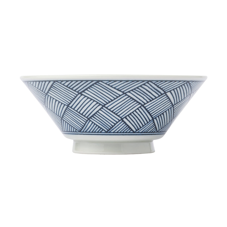 Ramen bowl with net pattern