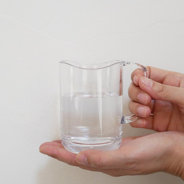 Water-draining stand mug, clear