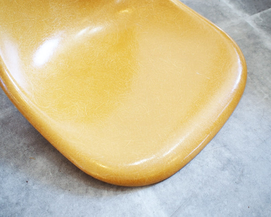 Eames side shell chair キャメル