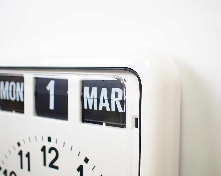 Automatic Calendar Quartz Clock BQ-12A