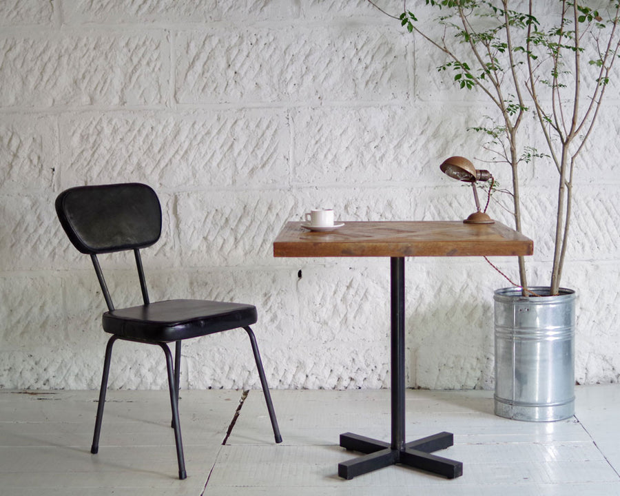 AN LEATHER CHAIR