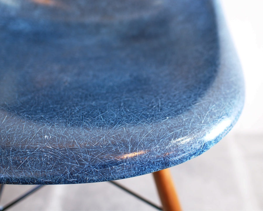Eames side shell chair ネイビー