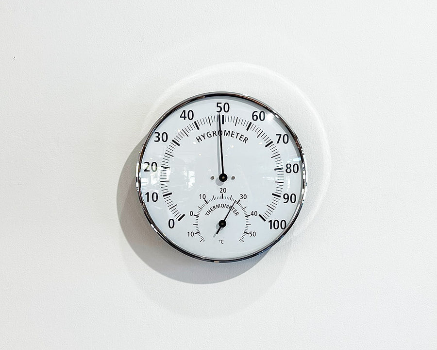 Analogue thermo-hygrometer with metal ring thermohygrometer