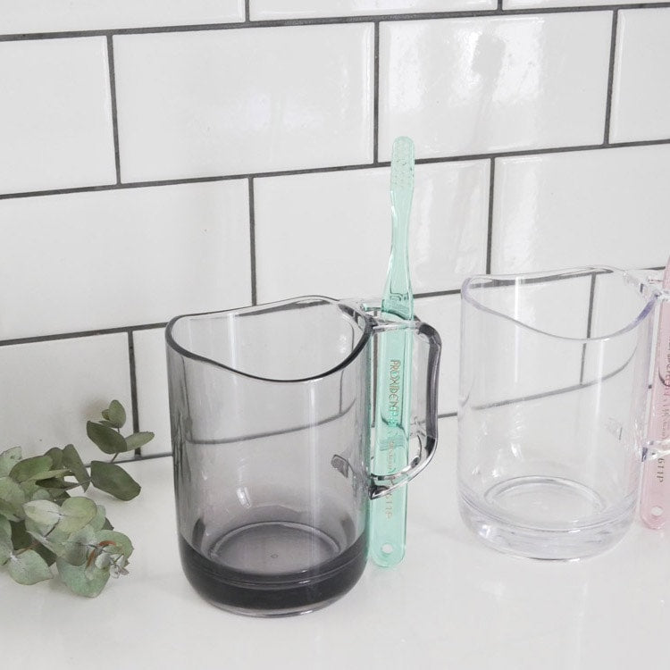 Water-draining stand mug, clear