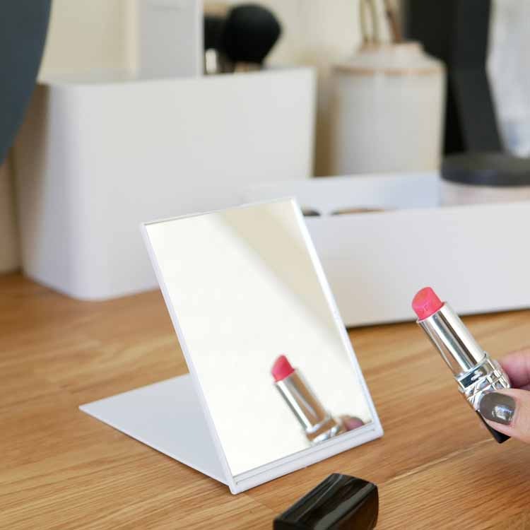 持ち運びができるメイクボックス ホワイト