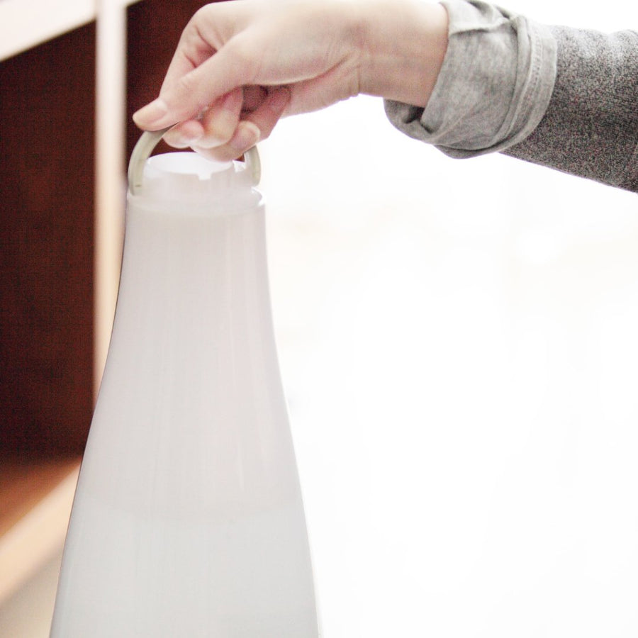 Sablier, a top-fill ultrasonic humidifier with double antibacterial technology that humidifies with beautiful mist, in white