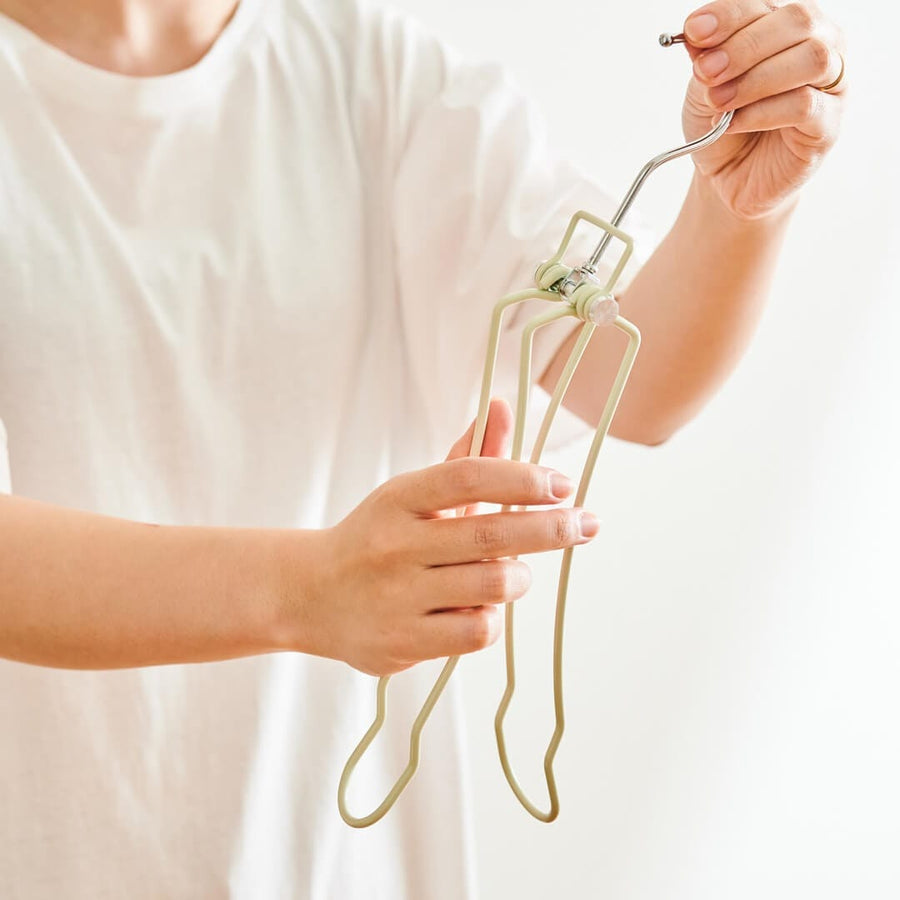 FOLDING HANGER