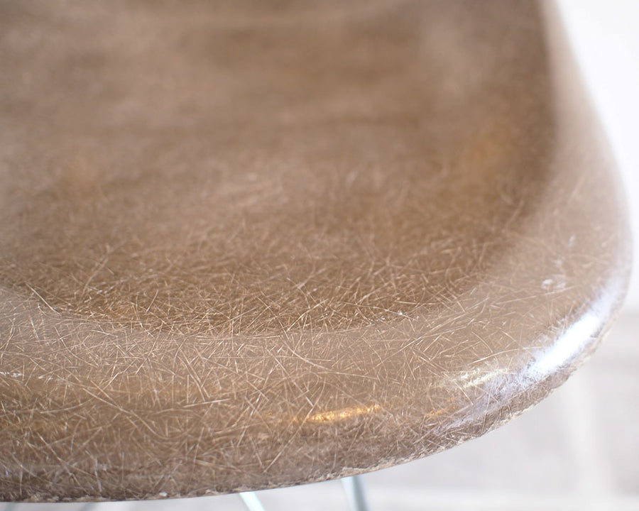 Eames side shell chair ブラウン