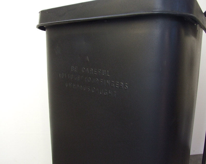 STEP TRASHCAN