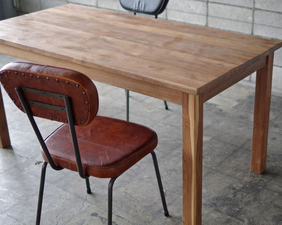 AN LEATHER CHAIR