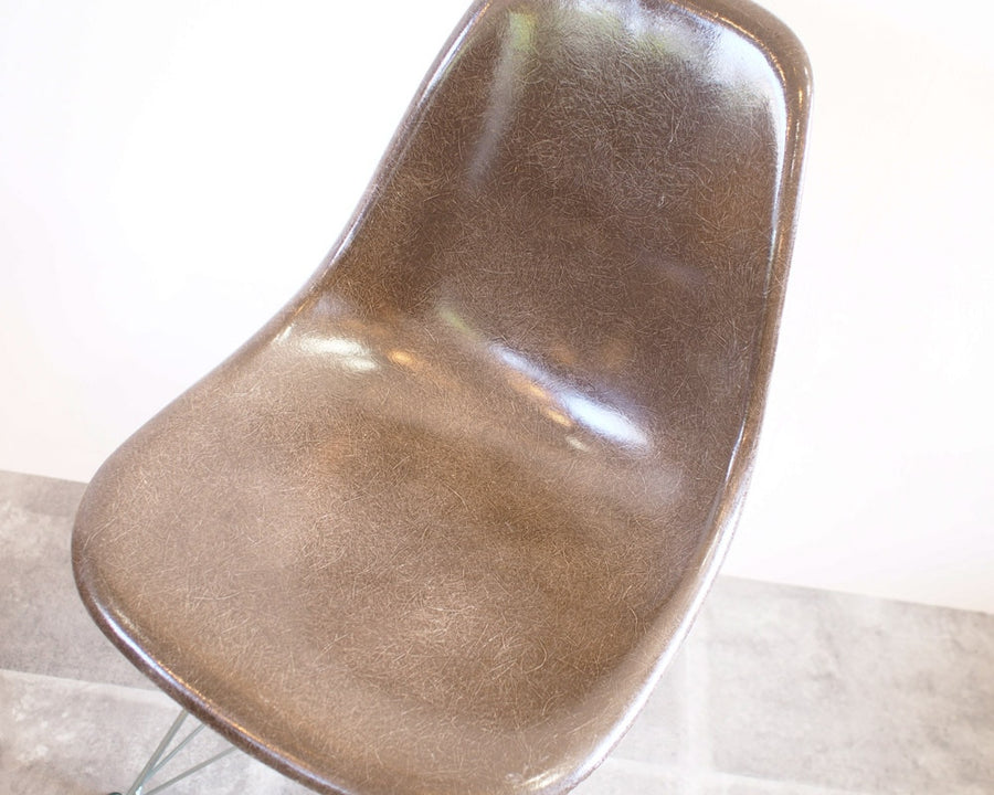 Eames side shell chair ブラウン
