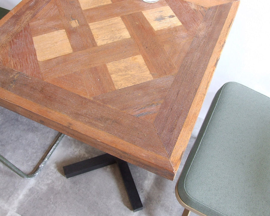 PUZZLE CAFE TABLE