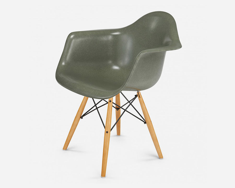 Fiberglass Arm Shell Chair MOSS モス