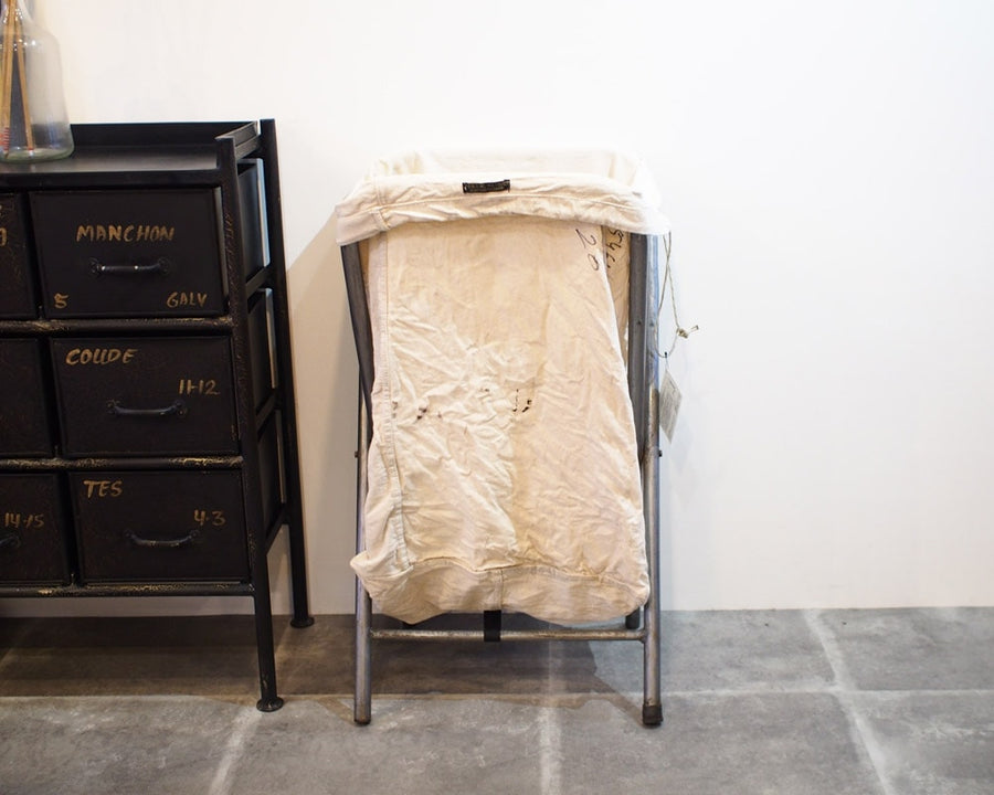 VINTAGE FOLDING LAUNDRY HAMPER