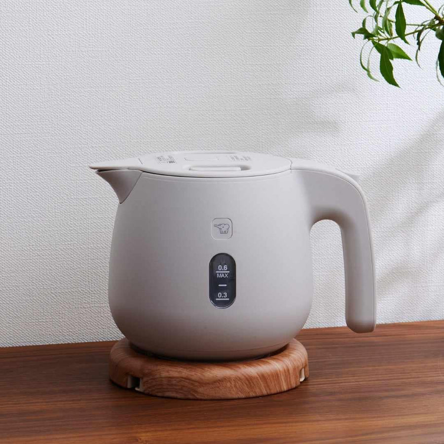 電気ケトル 0.6L