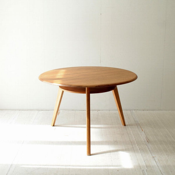 3-legged round dining table, width 110cm, solid oak