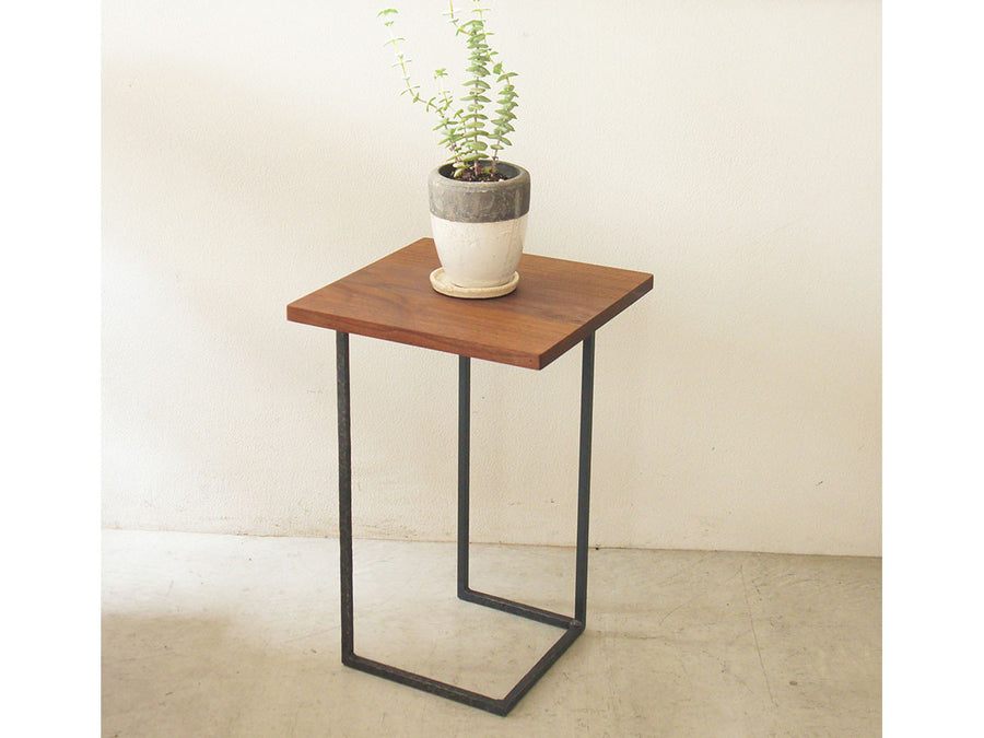 KUROTETSU SUMI SIDE TABLE