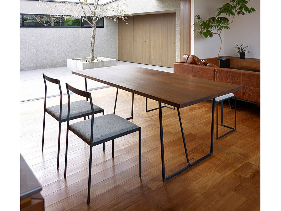 KUROTETSU KAKU DINING TABLE