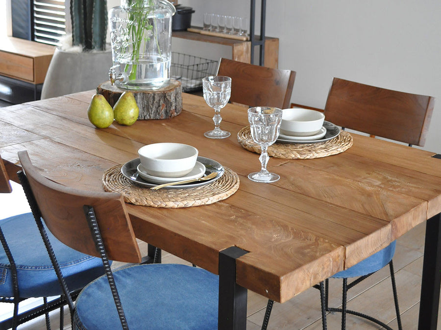 CELEBES DINING TABLE